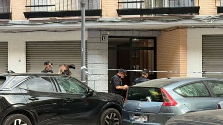 Dos policías abaten a tiros a un hombre que intentó agredirlos con un cuchillo en Valencia