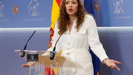 El PP expresa su «tolerancia cero» con Montoro y acusa al PSOE de utilizarlo para buscar un «empate» de corrupción