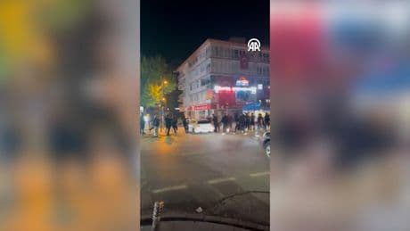 Kadıköy'de Galatasaraylı taraftarlara saldırı kamerada