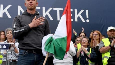 El opositor Péter Magyar supera al primer ministro, Viktor Orbán, en los sondeos