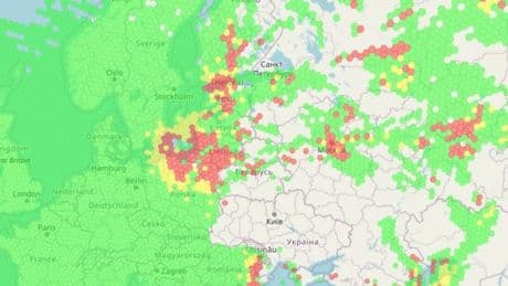 Guerra ibrida, oltre 8 voli su 10 subiscono attacchi russi ai Gps: le tratte più colpite, dalla Polonia alla Svezia