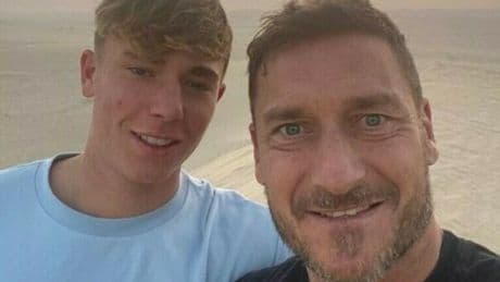Cristian Totti si ritira: «Basta, lascio il calcio». Amelia: «Essere il figlio di Francesco ha inciso»