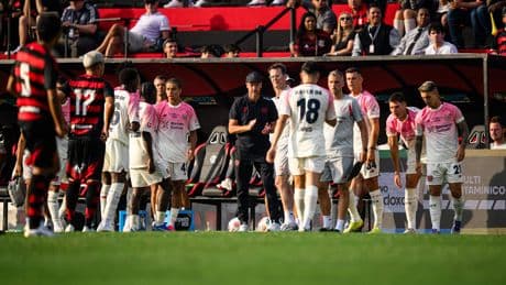 Erik ten Hag blijft positief na afgang Bayer Leverkusen tegen beloften Flamengo: ’Er zat vooruitgang in’