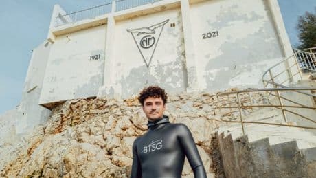 L’apnéiste Arnaud Jerald repousse les limites physiques du corps humain et bat un nouveau record mondial