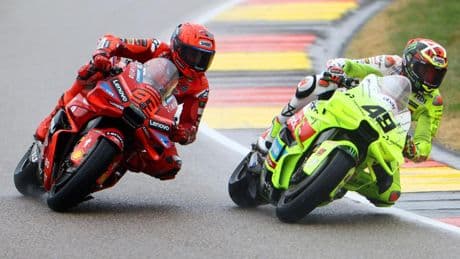Marc Márquez exprime su ADN en la Sprint de Sachsenring sobre mojado