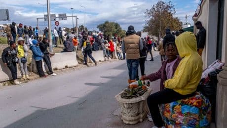 Plus de 3 000 exilés forcés de partir, des unités de la Garde nationale ont mis le feu aux tentes… De nouveaux démantèlements de camps en Tunisie
