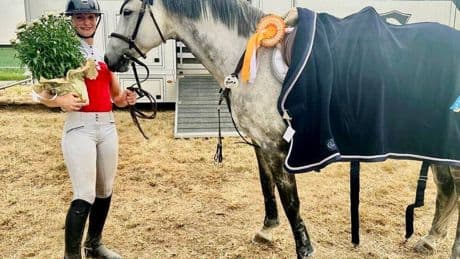 850 Euro Preisgeld für Siegerin: Malina Berchem gewinnt S**-Springen bei Gut-Eichhof-Springreitertagen