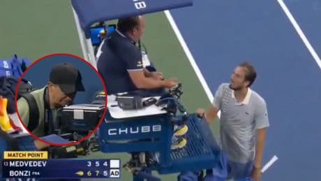 El surrealista error de un fotógrafo desata el caos en el US Open: salió a la pista con bola de partido