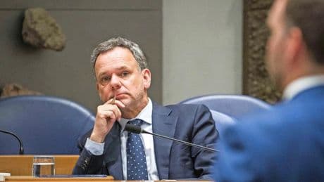 Minister Veldkamp houdt vast aan onderzoek Israël-verdrag: ’Daar richt ik mij nu op’