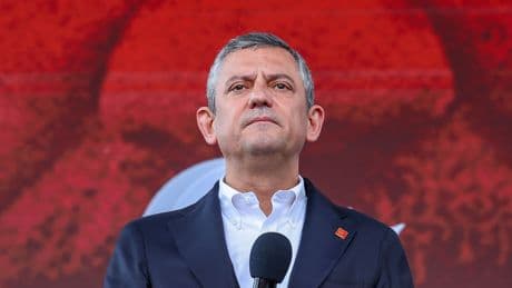 Özgür Özel'den 1 Mayıs paylaşımı: 'Ya adalet, ya sefalet'