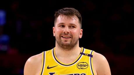 Doncic respira aliviado mientras se machaca: la gran noticia que le llega desde los Lakers