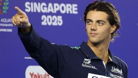 Mondiali nuoto, Ceccon entra in finale con il primato italiano dei 100 farfalla (50.42), Curtis ottava sui 100 sl