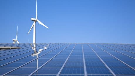 El mundo invierte el doble en renovables, incluyendo nuclear, que en energías fósiles