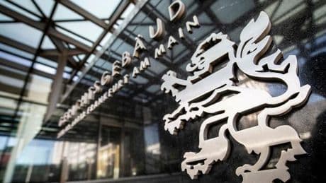 Oberlandesgericht Frankfurt: Urteil: Bank muss zu unrechtmäßigem Negativzins informieren