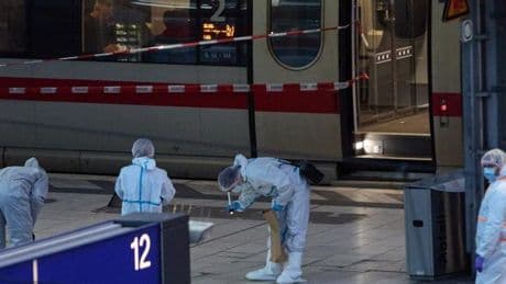 Neue Details über Messerangreiferin – Frau wurde einen Tag vor Attacke aus Psychiatrie entlassen