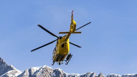 Auf 2100 Meter Höhe in den Tiroler Alpen - Hubschrauber rettet vier Wanderer aus Schneefalle