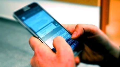 İtalya'da liselerde öğrencilerin cep telefonu kullanması yasaklandı