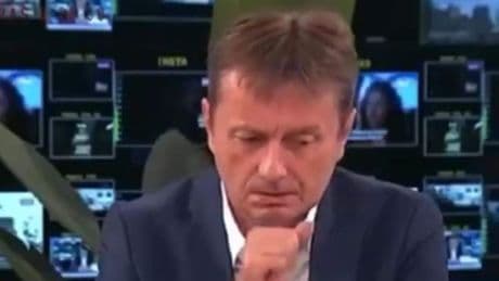 Servische minister krijgt live tijdens interview een beroerte
