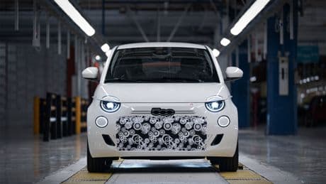Stellantis anuncia el regreso del Fiat 500 con un nuevo motor híbrido y fabricado en Italia