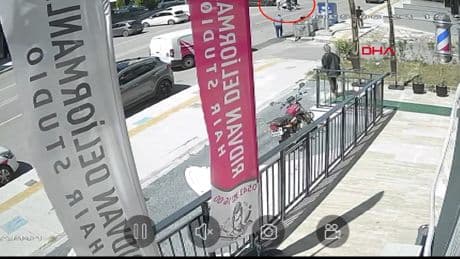 Otomobil ile motosiklet çarpıştı: Kaza kamerada