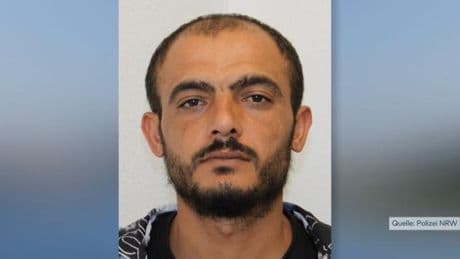 Nach Messer-Attentat vor Bielefelder Bar – Polizei veröffentlicht Fahndungsfoto