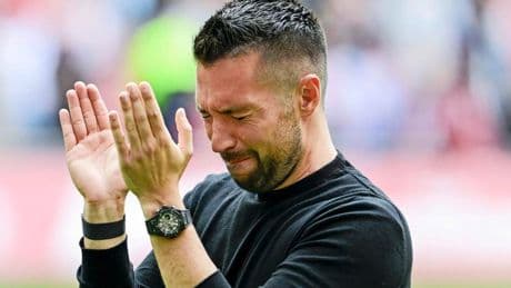 Francesco Farioli in tranen na zege Ajax, maar mislopen titel in Eredivisie