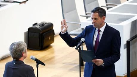 Landtag Niedersachsen: Drei Mal ohne Gottesformel: Neue Landesregierung vereidigt