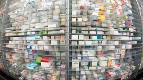 Medikamente und Patente: Die Pharmabranche im Übernahmefieber