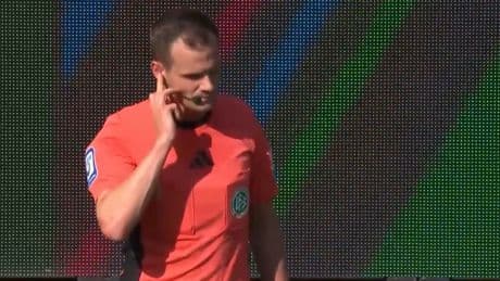 Ton-Panne im Live-TV - Plötzlich hören ALLE den Schiri