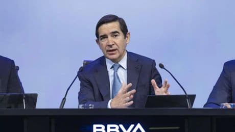 Torres (BBVA) se reafirma en su intención de hacerse con al menos el 50% de Sabadell y no descarta mejorar la oferta