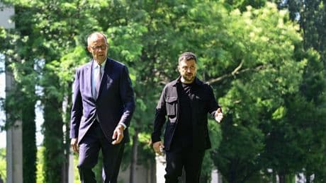 Krieg in der Ukraine: Selenskyj im Kanzleramt angekommen