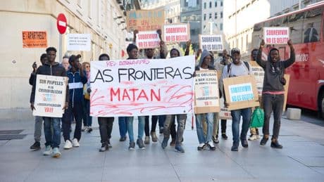 El Gobierno, muy cerca de regularizar a más de 500.000 inmigrantes: "El PSOE rectifica. Es hora de aprobar esta ILP"