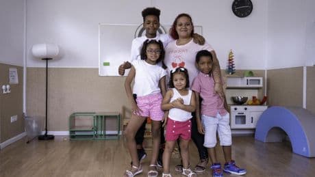 CaixaProinfancia, el programa que impulsa la vuelta al cole: “Soy una madre sin recursos y significa mucho para mí”