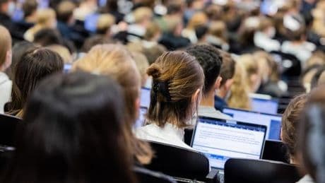 Indoktrination an der Uni: Russland setzt auf Propaganda-Songs