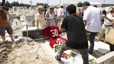 Friedhof wegen pietätloser Fans geräumt - Polizeieinsatz an Diogo Jotas Grab!