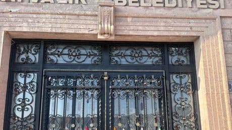 Ayvalık’ta esnaf ‘Trafikte Tek Yön’ uygulamasına tepkili