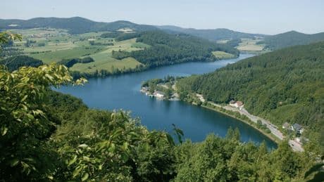 Durch Zufall entdeckt: Fahrer stürzt mit Auto in den Diemelsee und stirbt