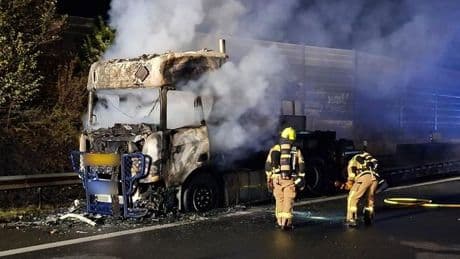 Verkehr: Lkw-Brand sorgt für Vollsperrung auf der A28 bei Delmenhorst