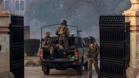 Au Pakistan, 16 soldats tués dans un attentat-suicide