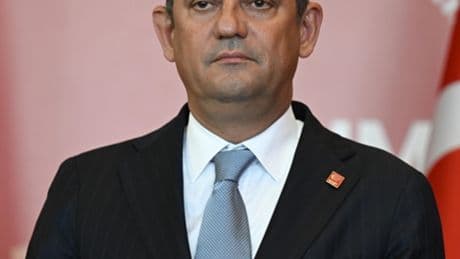 Özgür Özel, 32 anneyi aradı