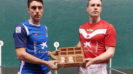 Artola y Peio Etxeberria, a gusto con el material para el decisivo partido de Eibar