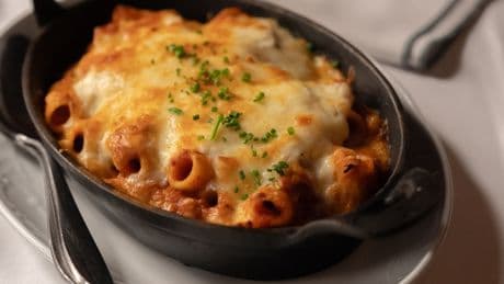 Comedor de macarrones y tortilla en Barcelona