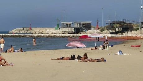 Spiagge vuote, dal Lazio al Salento le località in crisi (e perché): anche Riviera e Toscana lontane dal tutto esaurito