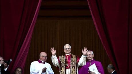 Leo XIV.: Der erste Auftritt des neuen Papstes im Video