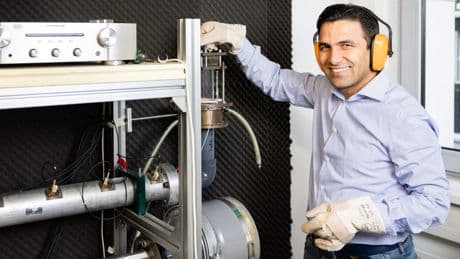 Mohammad (40) heeft de oplossing voor hinderlijk bromgeluid van warmtepomp: ’Het is overal, en het wordt erger door de energietransitie’