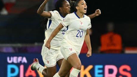 Football : Les Bleues pulvérisent les Néerlandaises et se qualifient en quart de finale