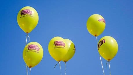 Echt? | Trumps Kritzelei und Dylans Schwindelanfall: 10 Fakten zur Unterschrift