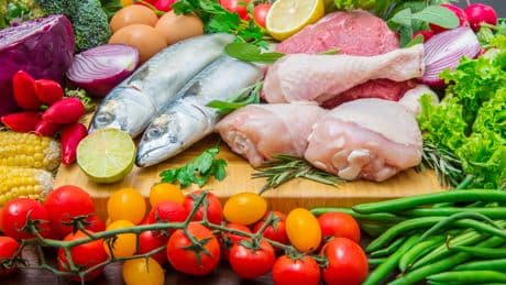 La proteína se cae de la cesta de la compra: menos pescado, carne y huevos