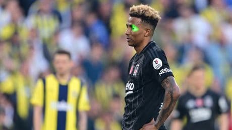 Gedson Fernandes'in yüzüne lazer tutan taraftar gözaltına alındı