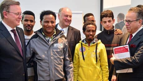 Autohaus-Chef zieht Zehn-Jahres-Bilanz - 70 Prozent der Flüchtlinge schmeißen Job hin